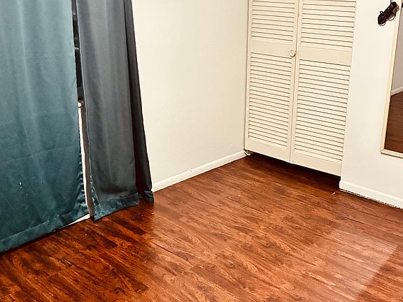 5th image of 6705 Village Grove Ct