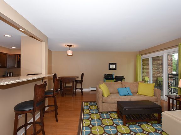 5th image of 3913 Saratoga Ave APT 209