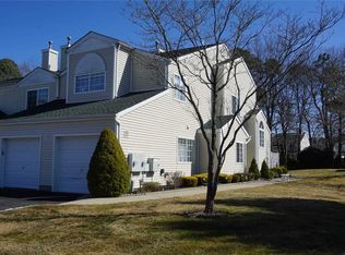 333 Prairie Ct, Manorville, NY 11949