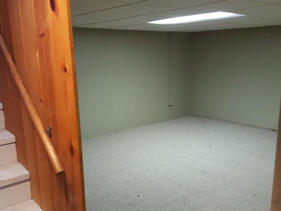 4th image of 945 Charles Ave