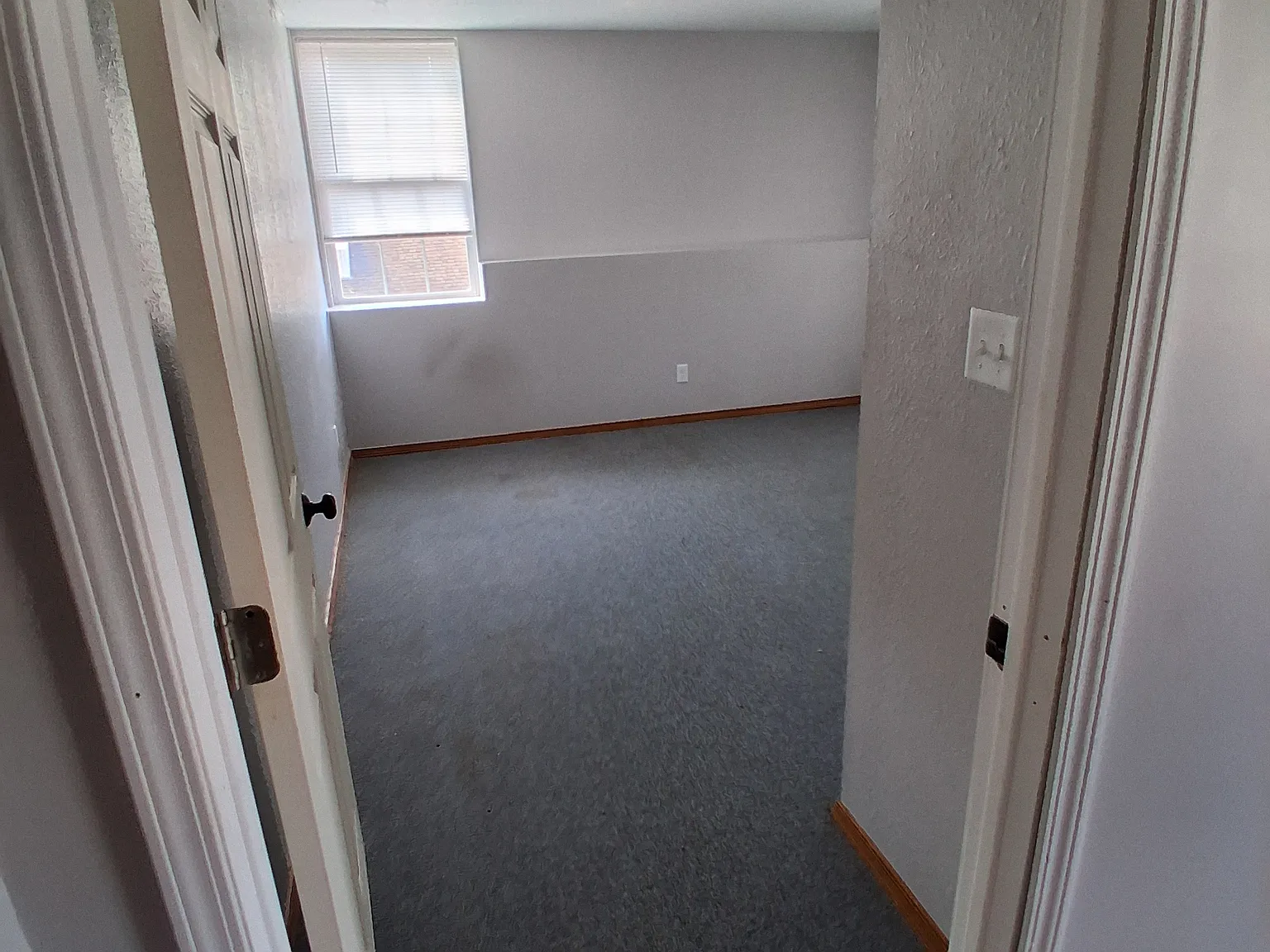 4 bed, 1.5 bath, 1500 sqft, $1,350 — Photo 2