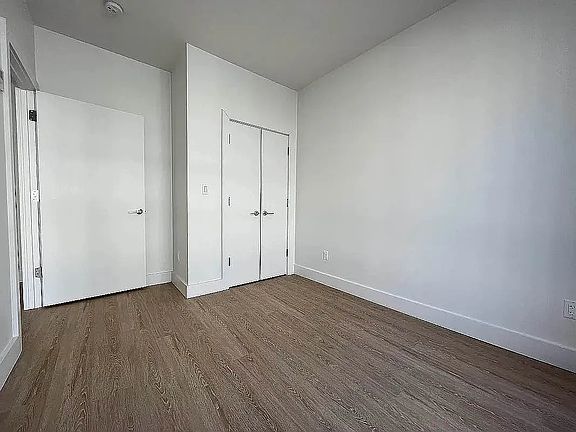 4th image of 2524 Albemarle Rd #3C