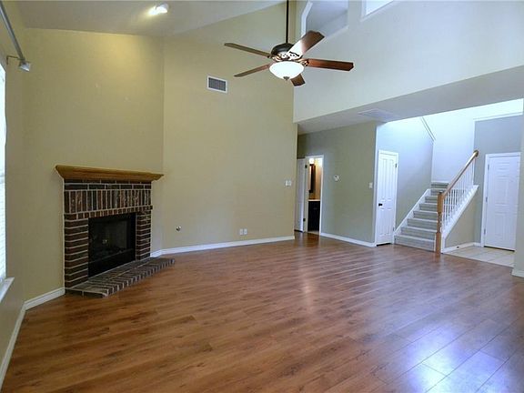 3rd image of 2807 Glenwood Trl