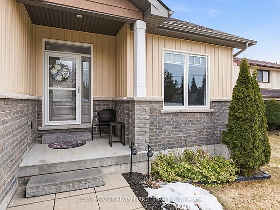 3rd image of 305 Raglan St