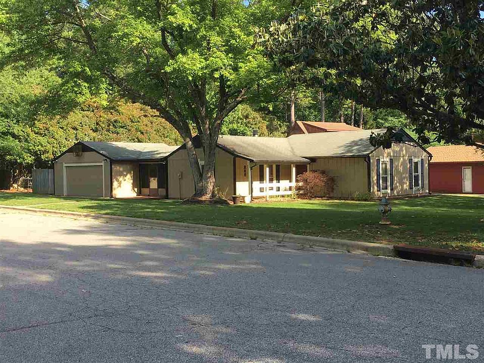 2nd image of 906 Buckhorn Rd