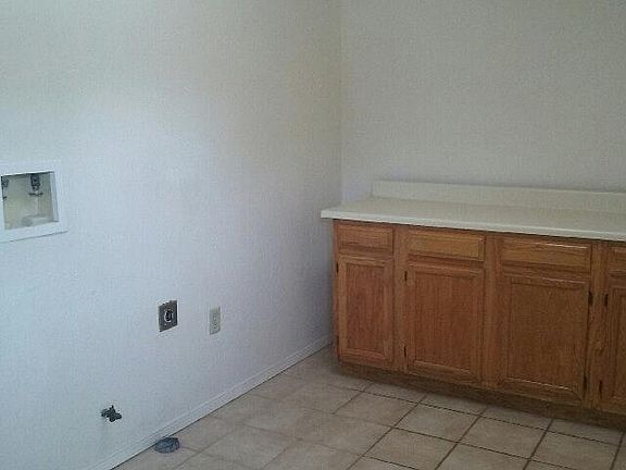 laundry room with hook ups