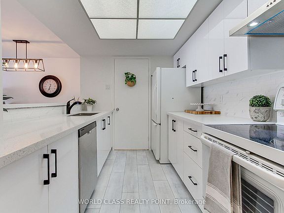 4th image of 75 Ellen St Unit 207