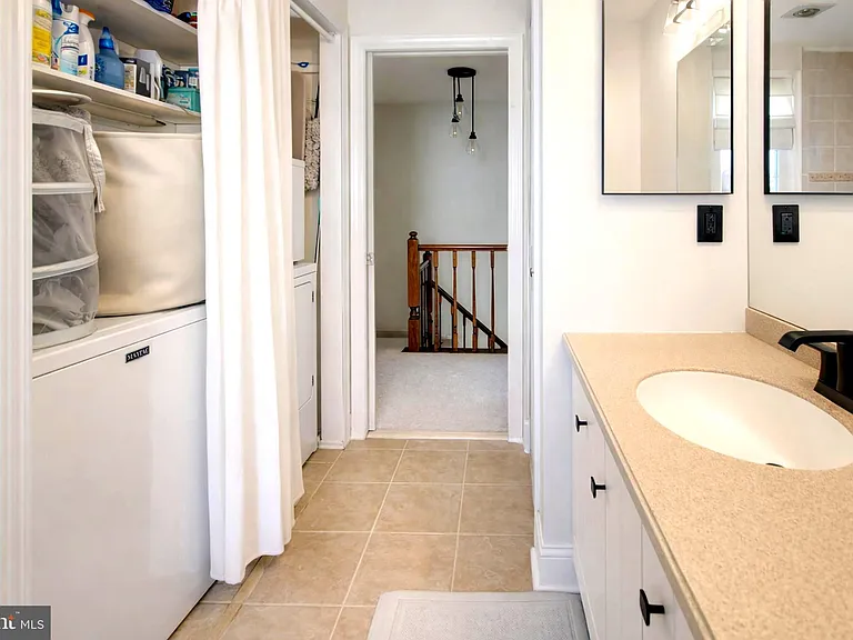 708 Kings Croft — Photo 32