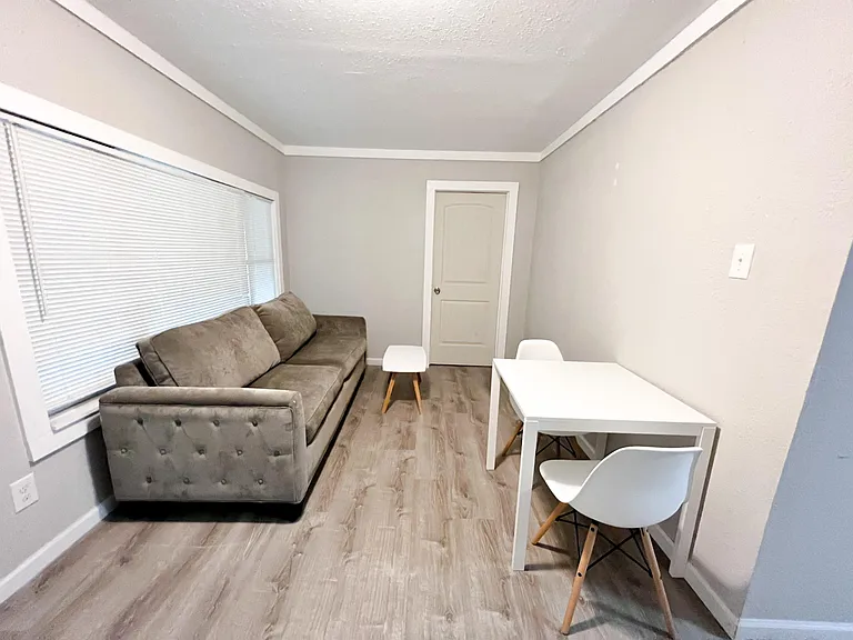 608 N Adelaide St — Photo 28