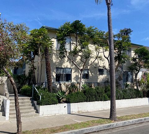 2nd image of 219 10th St APT 4