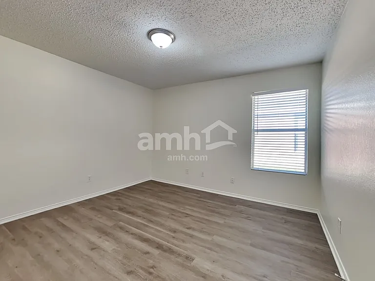 6040 Crescenzio Dr — Photo 13