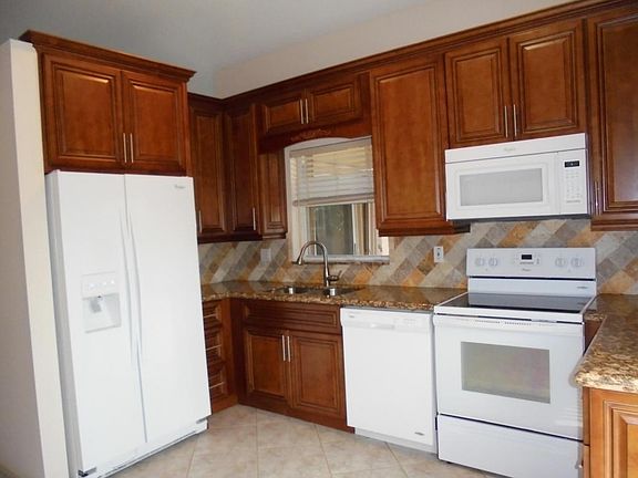 Newly Remodeled Kitchen with Granite