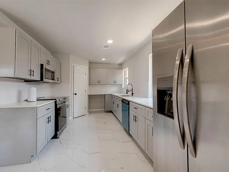 12055 Fairpoint Dr — Photo 33