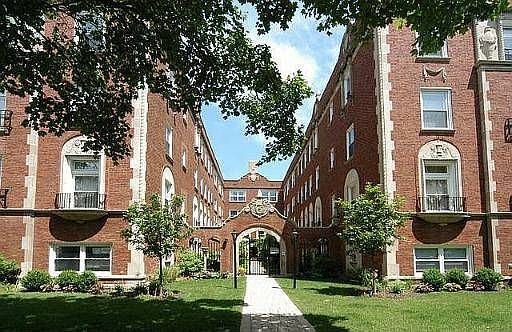 1st image of 1548 W Sherwin Ave APT 3S
