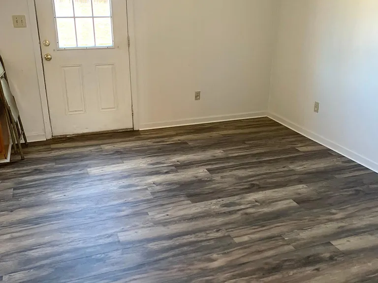 821 Ridgewood Dr — Photo 2