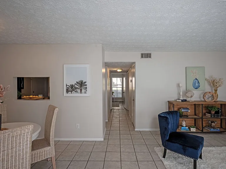 Grand Oaks Apartment — Photo 13