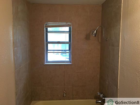 3rd image of 3712 Silverhill Dr