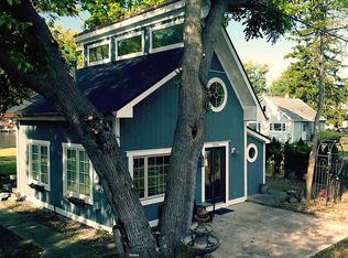 2204 Beach Dr, Fox River Grove, IL