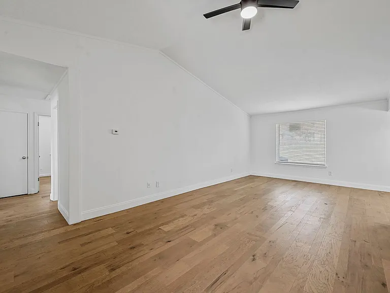 2029 Greenwood Rd — Photo 8