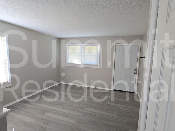 3rd image of 5707 E 40th St