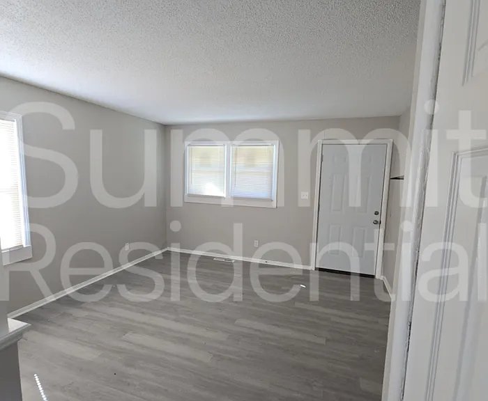 5707 E 40th St — Photo 3