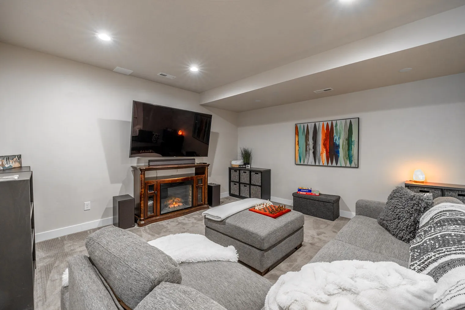 6 bed, 4.0 bath, 5155 sqft, $10,124 — Photo 1