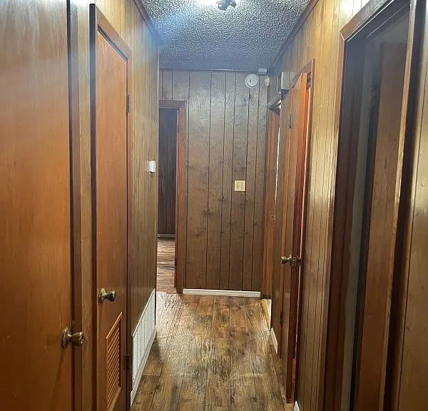 2125 Dewey St — Photo 3