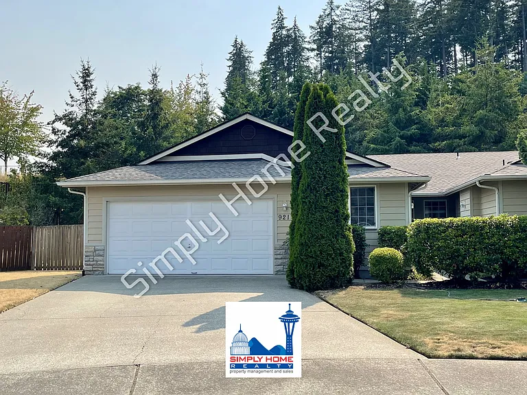 921 Avalon Ct SE — Photo 1