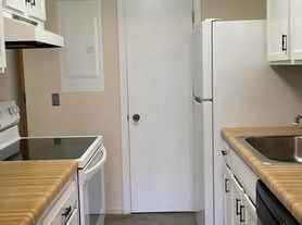 Hyannis House Apartments