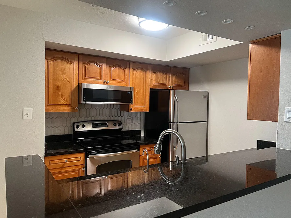 3313 Wyndham #3204