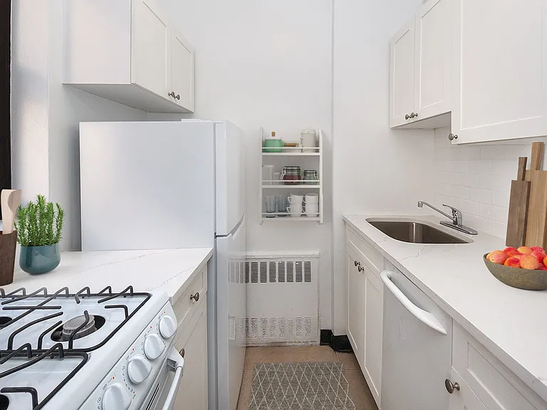 30 E 37th St #2D — Photo 6