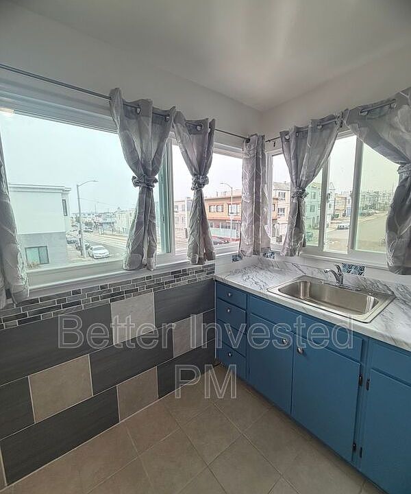 1st image of 2400 39th Ave APT 5