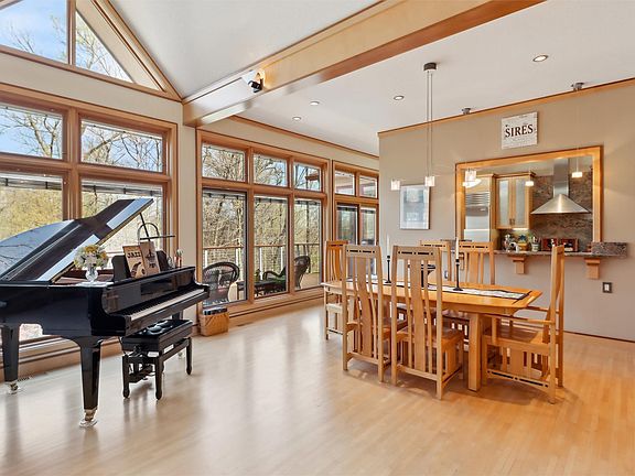 5th image of 1201 Oakwood Dr