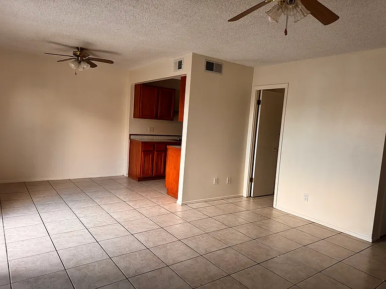 5925 W Townley Ave — Photo 3