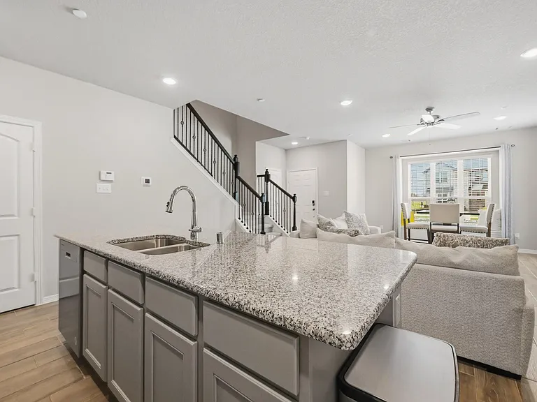 8050 Scanlan Trce — Photo 15