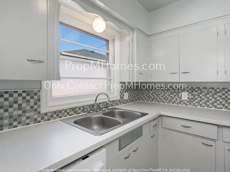 5127 SE Tibbetts St — Photo 7