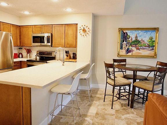 4th image of 36 Village Las Palmas Cir #36