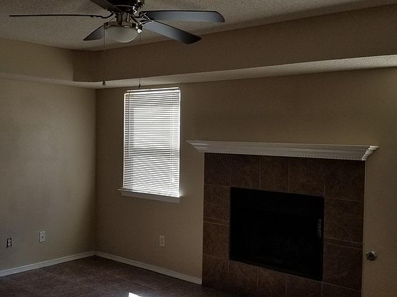 3rd image of 453 Shadow Glen Ct