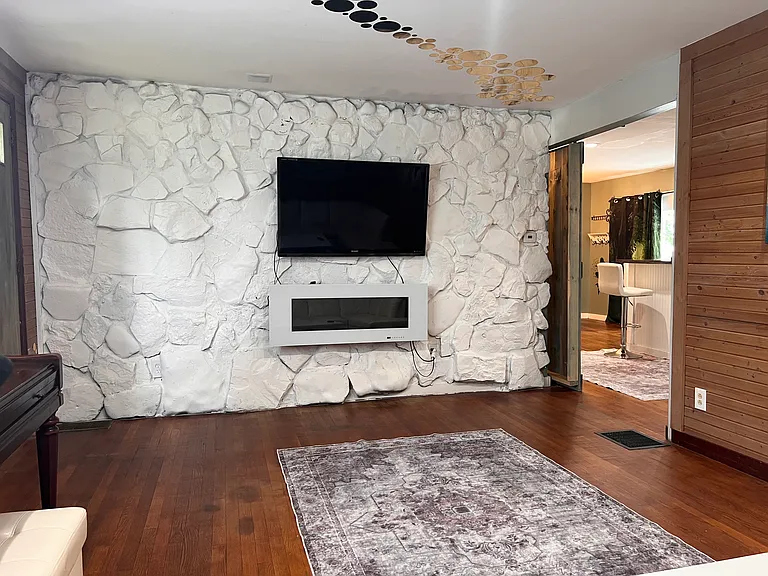 1159 Cherry Valley Rd SE — Photo 9