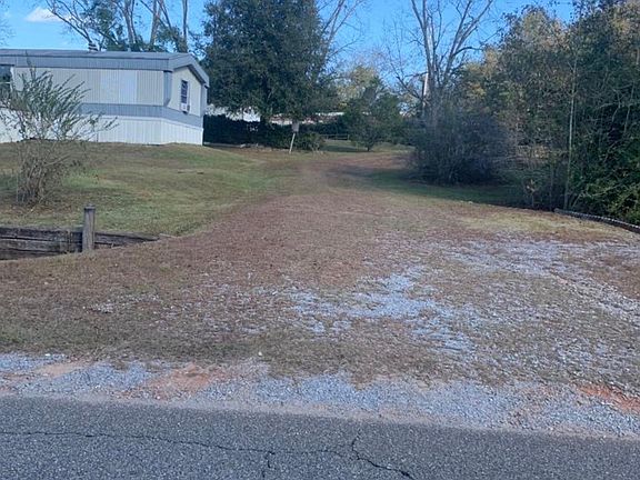 3rd image of 220 County Road 401
