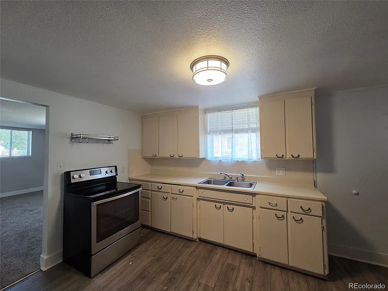 1864 S Garfield St #1866 — Photo 2