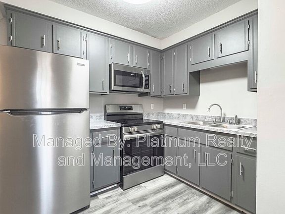 4th image of 809D Golfview Pl