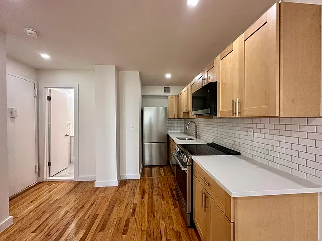 90-32 53rd Avenue — Photo 2