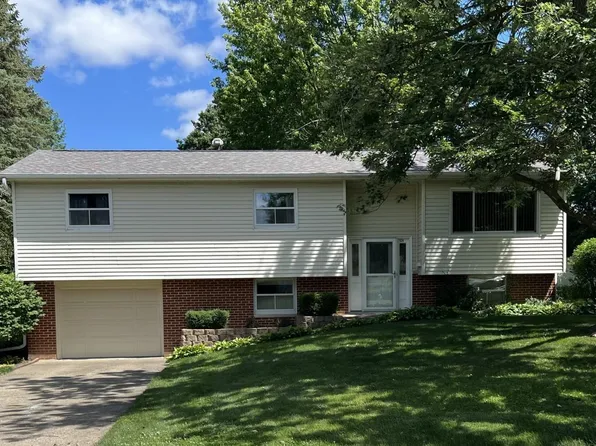 524 NW 10th St, Galva, IL 61434