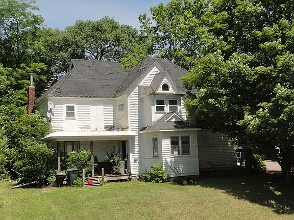 3rd image of 104 N 3rd St