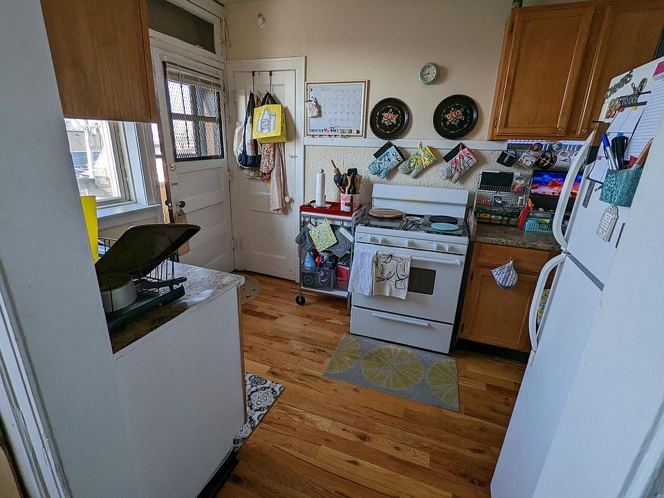 1st image of 2441 W Diversey Ave #3