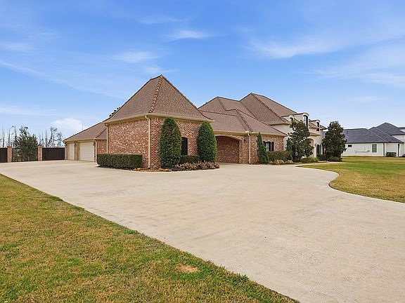 5th image of 225 Potomac Dr