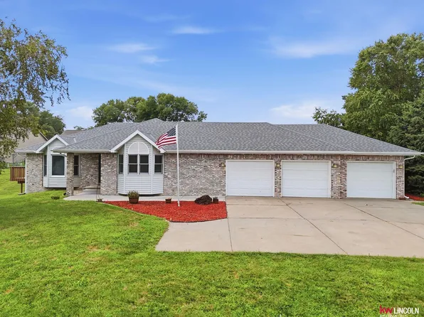 135 Anthony Ln, Lincoln, NE 68520