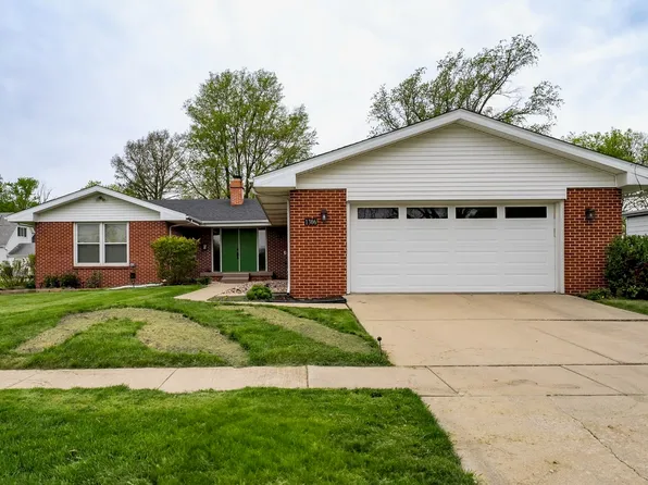 1306 Ewing St, Bloomington, IL 61701
