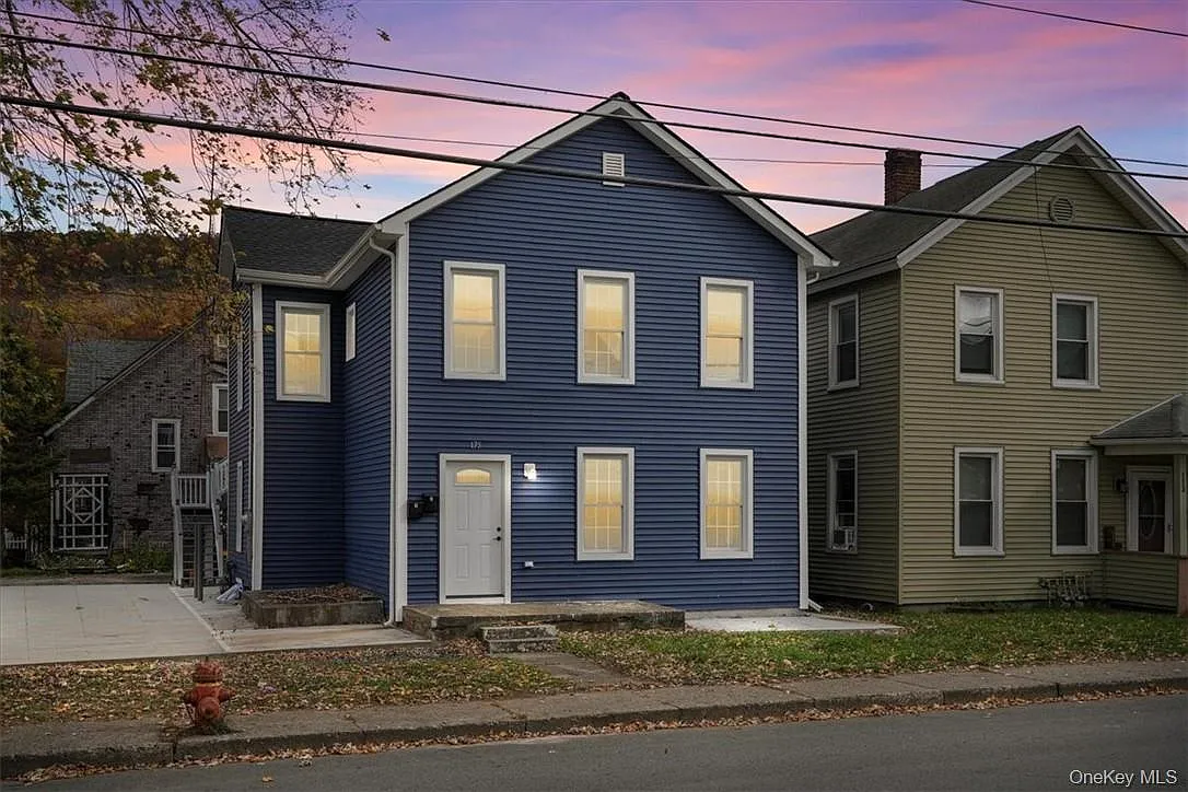 3 bed, 1.0 bath, 1208 sqft, $2,200 — Photo 2